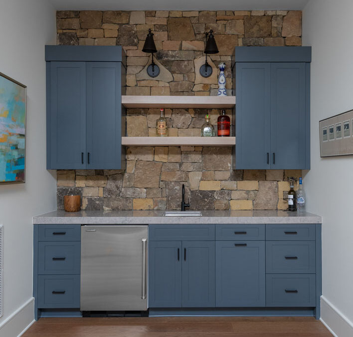 Entertaining nook and wet bar