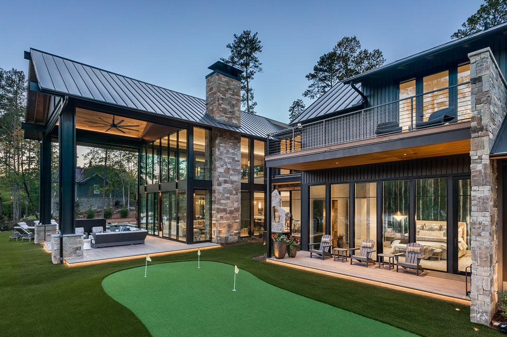 Exterior with putting green