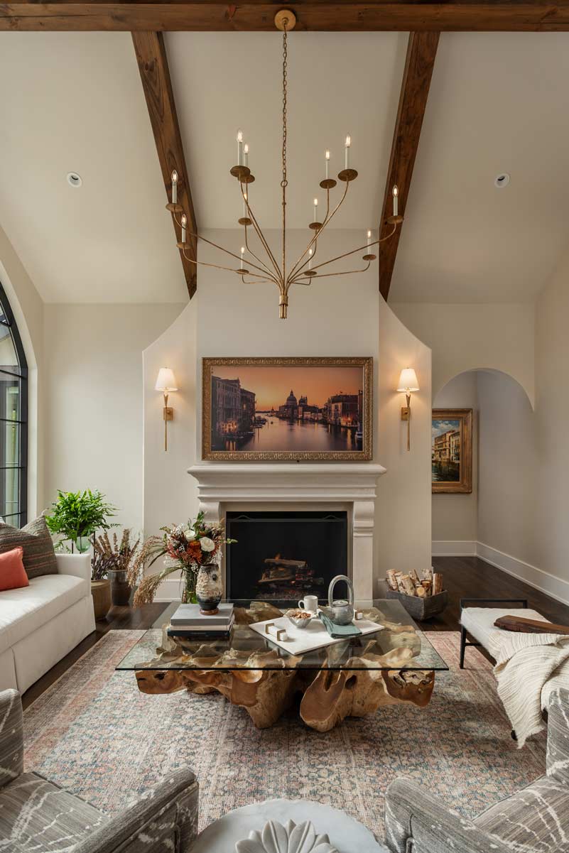 Elegant iving room with vaulted ceiling and fireplace
