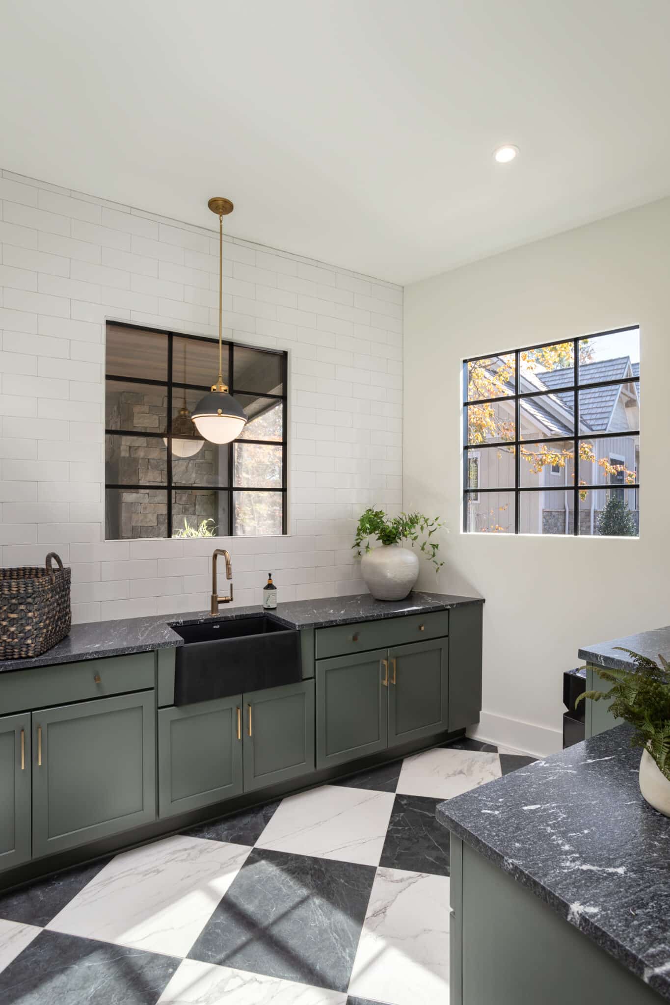 Hogg residence mudroom