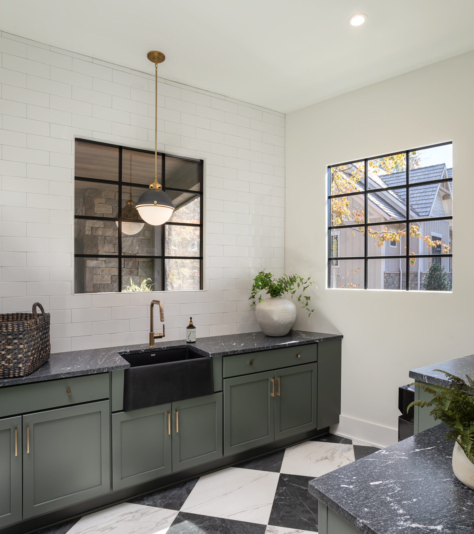 Hogg residence mudroom