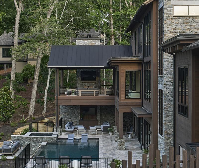 The rear of the home facing Lake Keowee