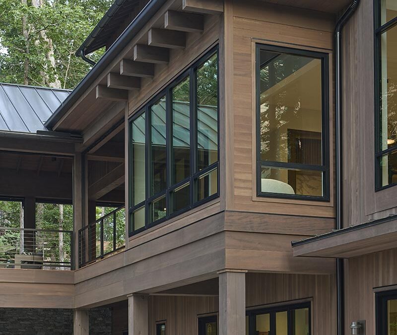 The rear of the home facing Lake Keowee